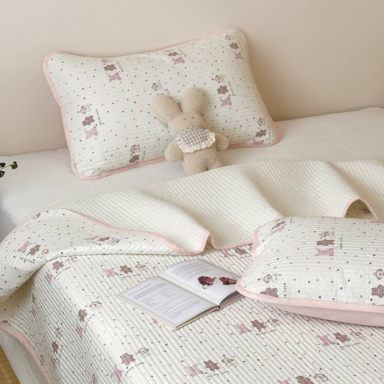 91家纺网 家纺一手货源 找家纺 漫时光 2026新款纯棉小清新棉花夹层床盖 幸运派对