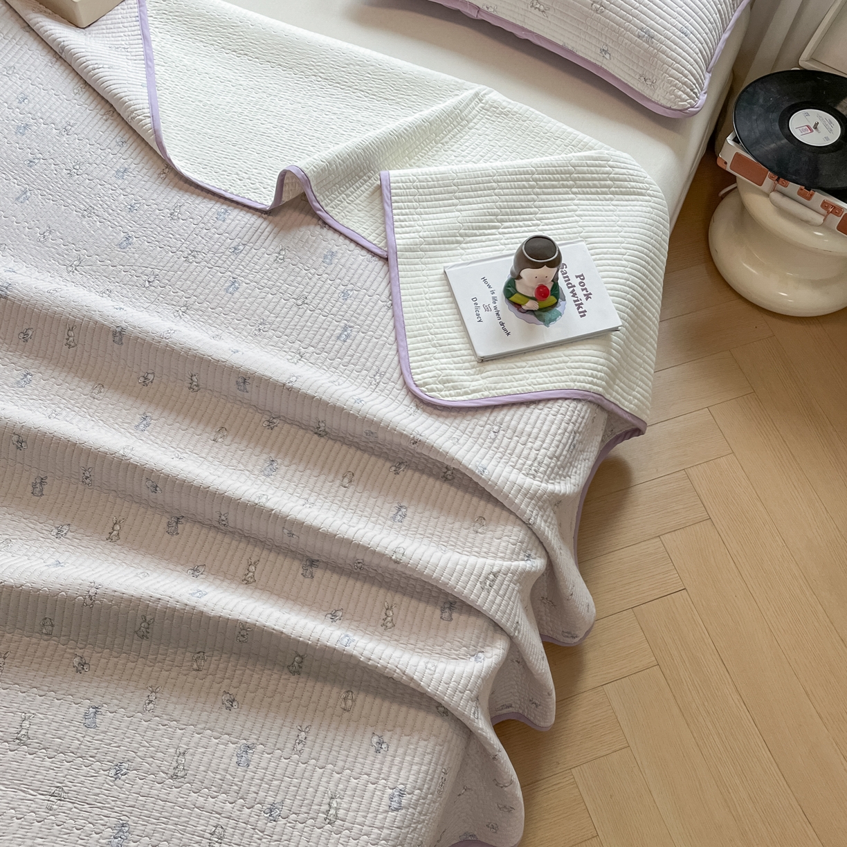 91家纺网 家纺一手货源 找家纺 漫时光 2026新款纯棉小清新棉花夹层床盖 芭比兔