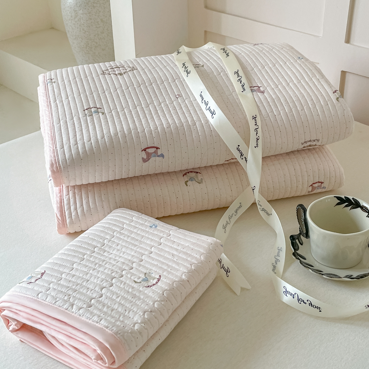 91家纺网 家纺一手货源 找家纺 漫时光 2026新款纯棉小清新棉花夹层床盖 旋转木马