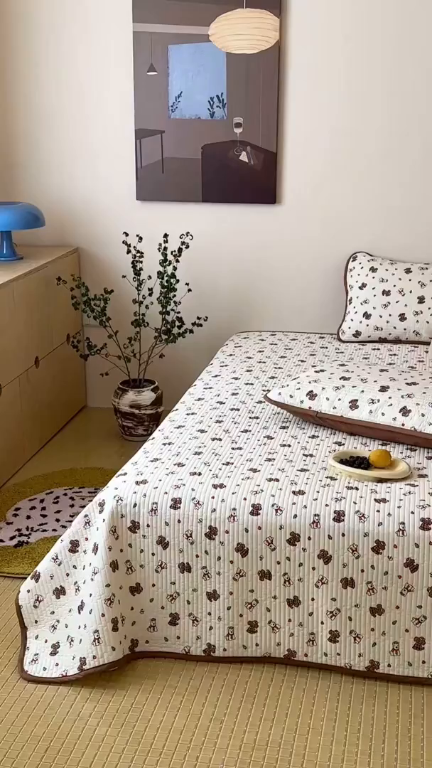 91家纺网 家纺一手货源 找家纺 漫时光 2026新款纯棉小清新棉花夹层床盖 奶茶汪汪