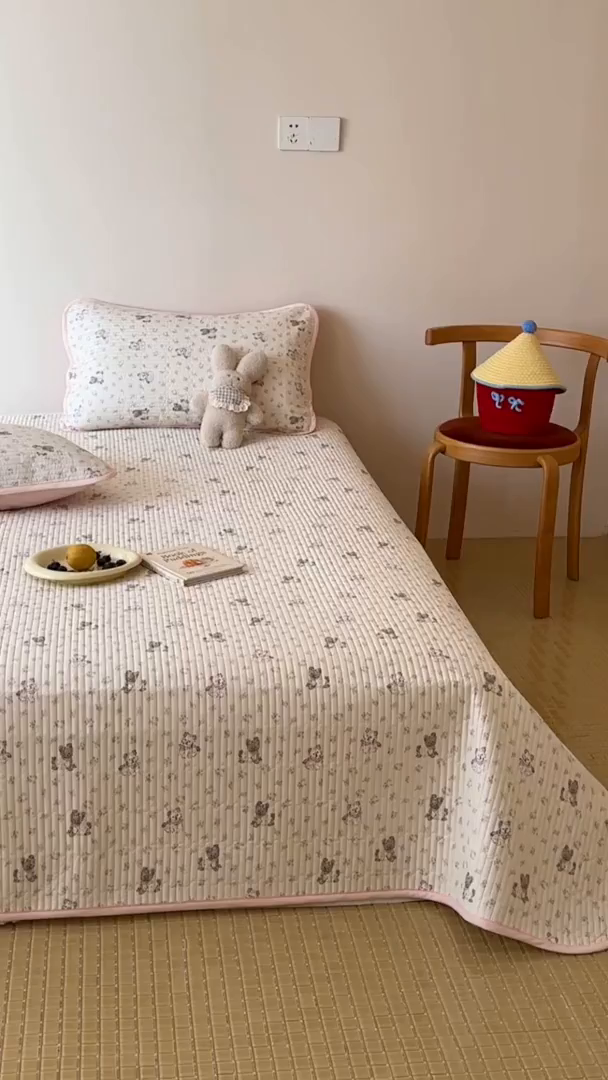 91家纺网 家纺一手货源 找家纺 漫时光 2026新款纯棉小清新棉花夹层床盖 可米宝贝