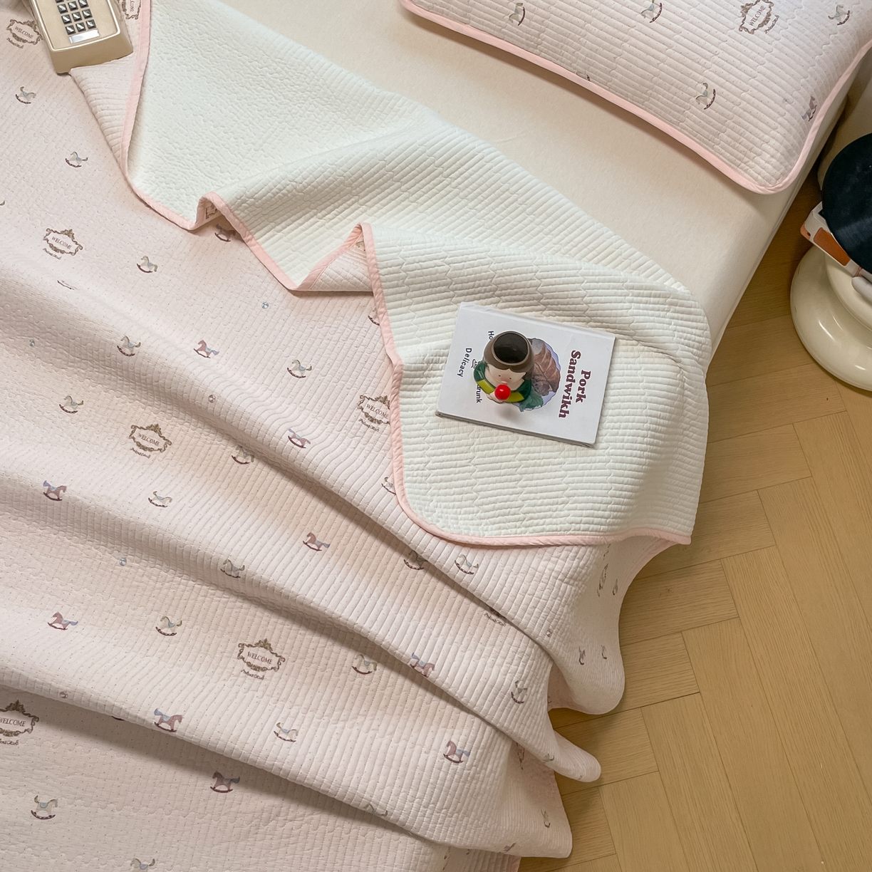 91家纺网 家纺一手货源 找家纺 漫时光 2026新款纯棉小清新棉花夹层床盖 旋转木马