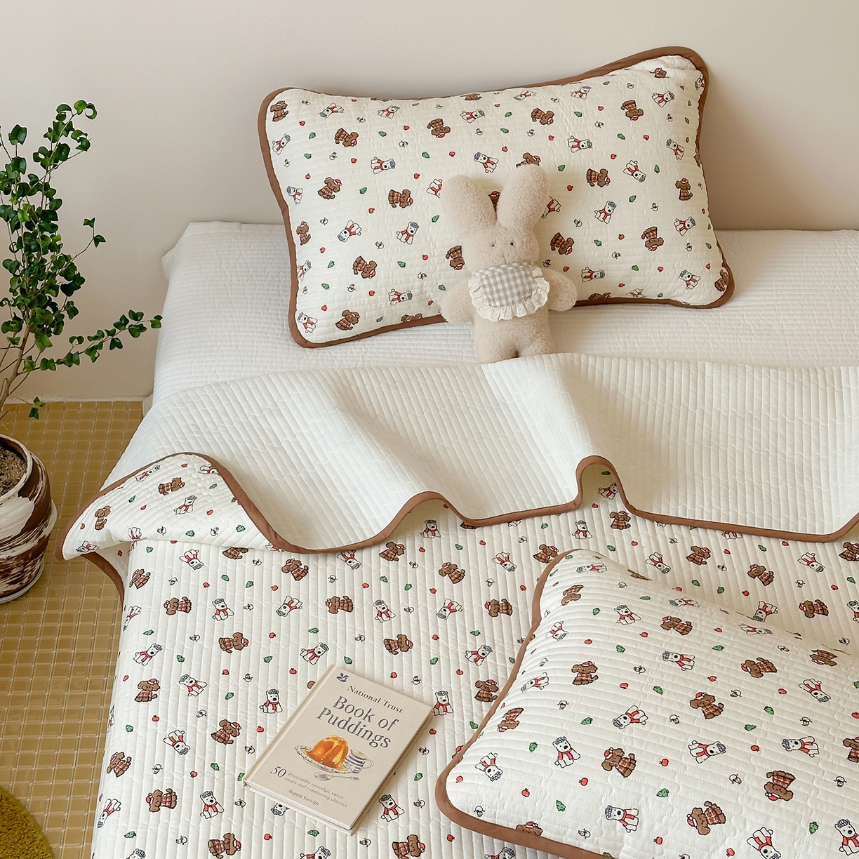 91家纺网 家纺一手货源 找家纺 漫时光 2026新款纯棉小清新棉花夹层床盖 奶茶汪汪