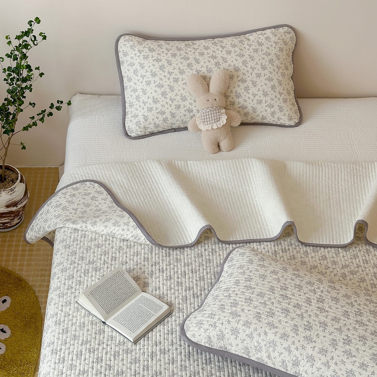 91家纺网 家纺一手货源 找家纺 漫时光 2026新款纯棉小清新棉花夹层床盖 灰絮花影