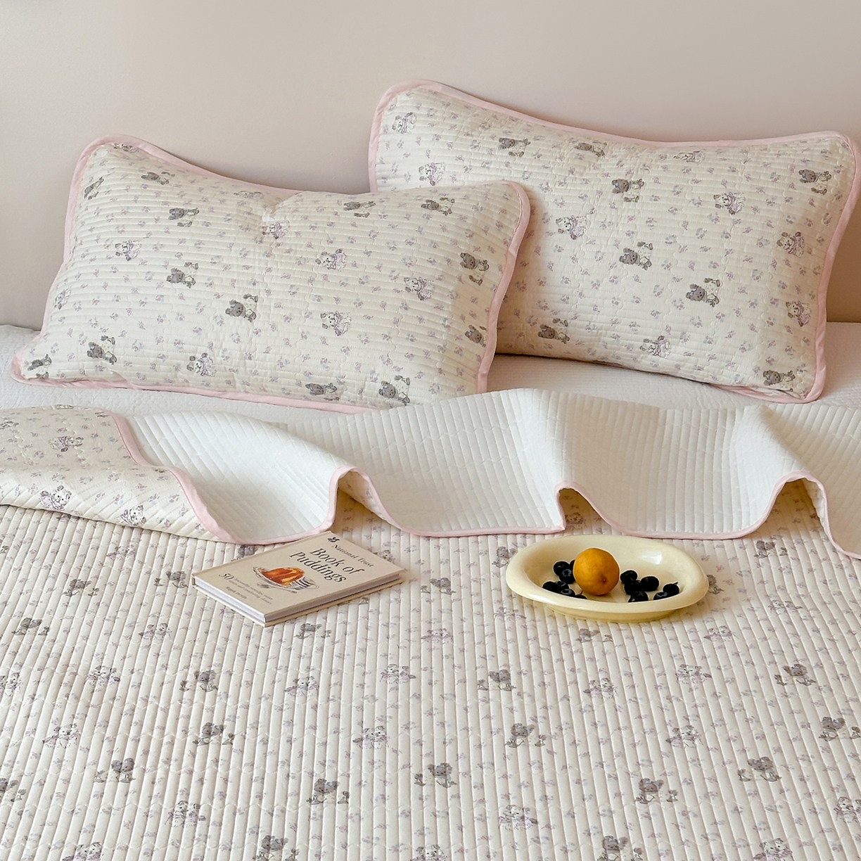 91家纺网 家纺一手货源 找家纺 漫时光 2026新款纯棉小清新棉花夹层床盖 可米宝贝