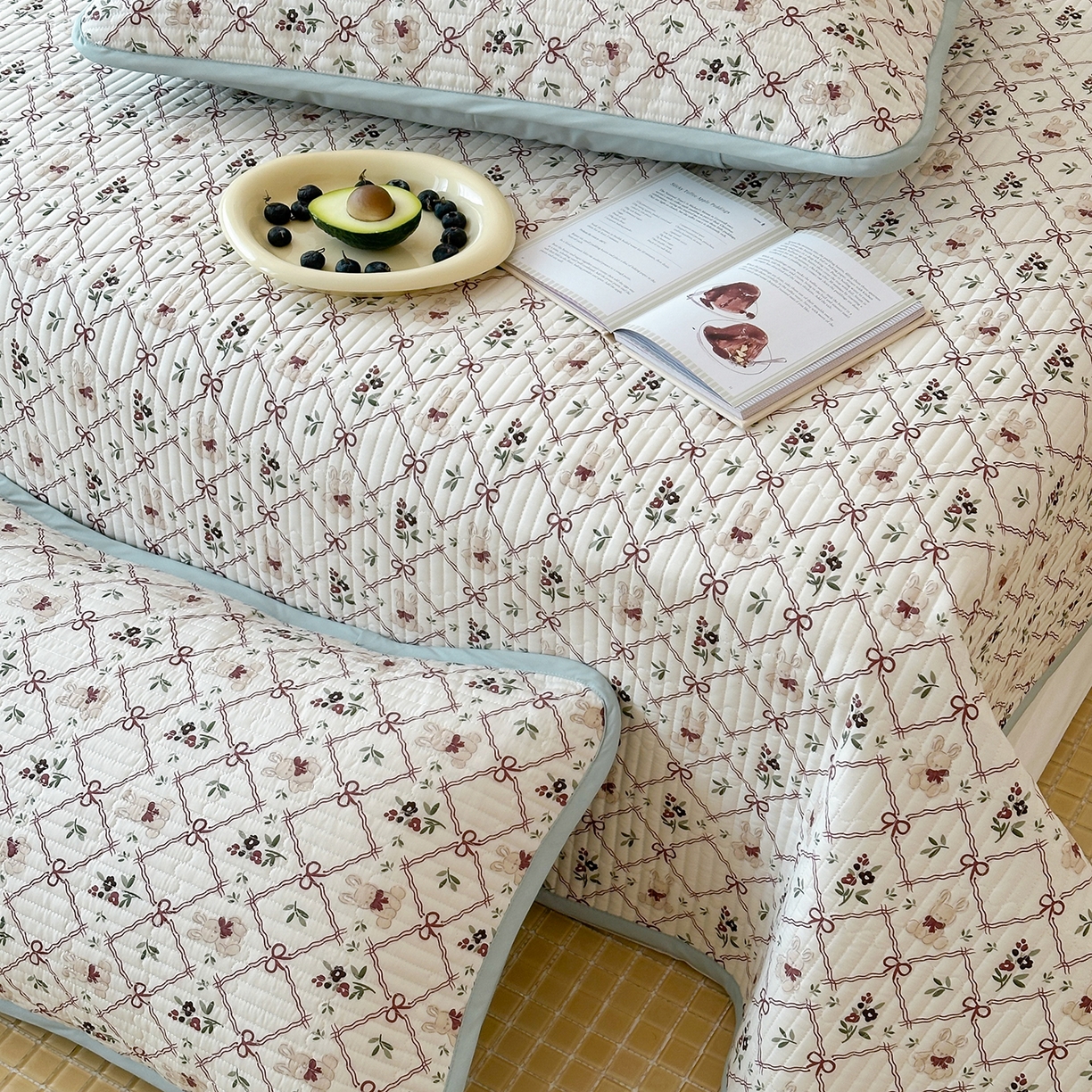 91家纺网 家纺一手货源 找家纺 漫时光 2026新款纯棉小清新棉花夹层床盖 凌格兔宝