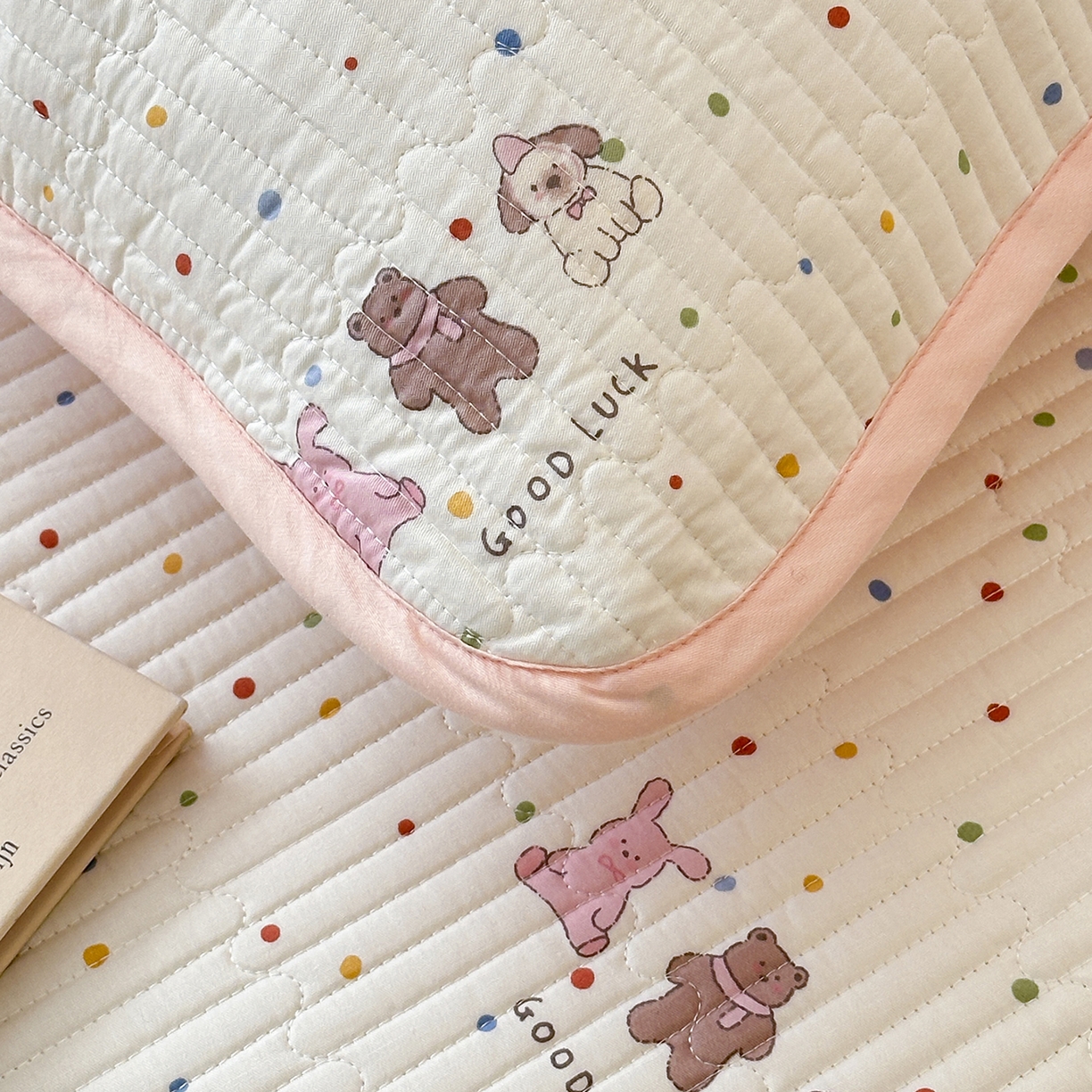 91家纺网 家纺一手货源 找家纺 漫时光 2026新款全棉新疆棉花夹层枕套单品 幸运派对