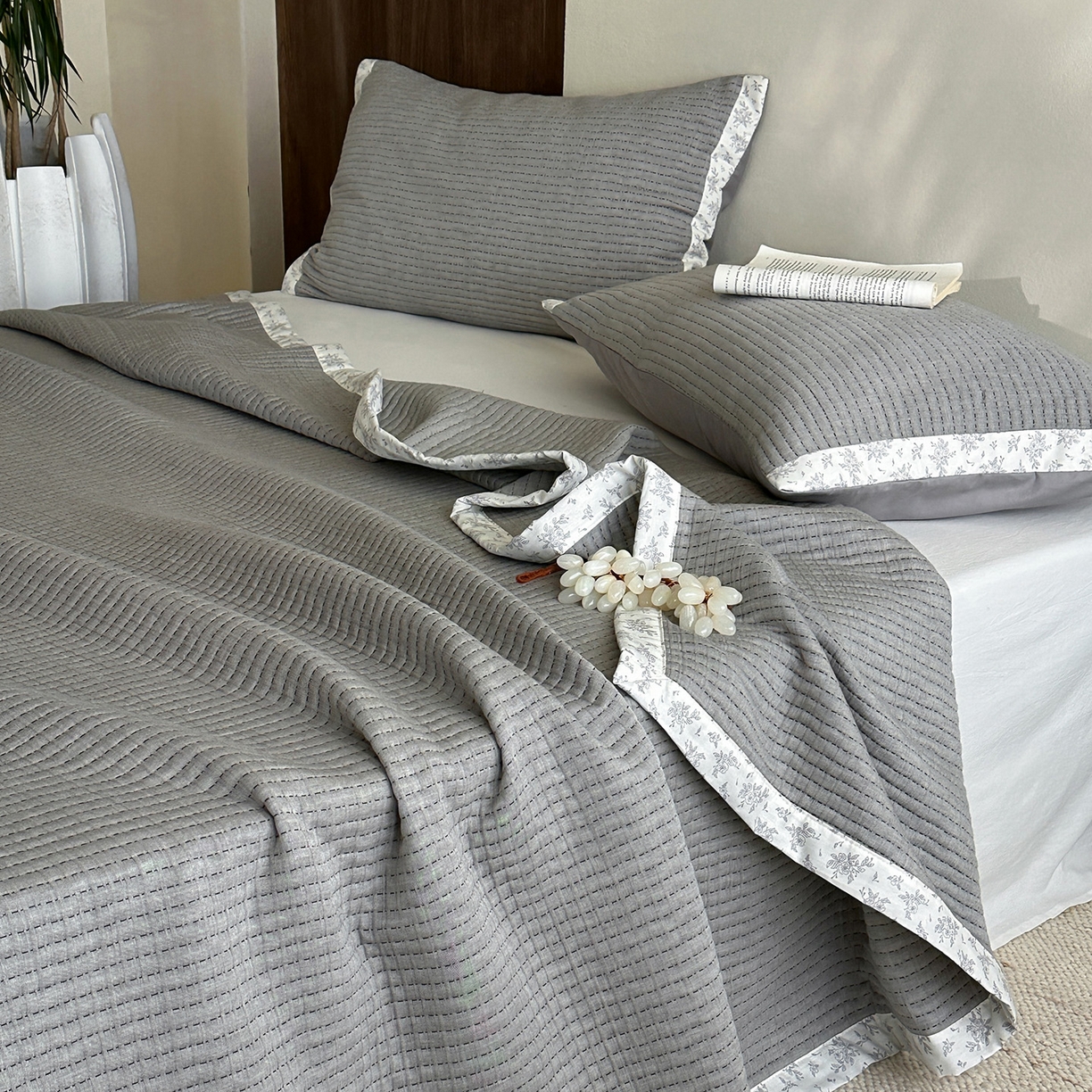 91家纺网 家纺一手货源 找家纺 （总）漫时光 2026新款全棉穿绳提花床盖-慢织