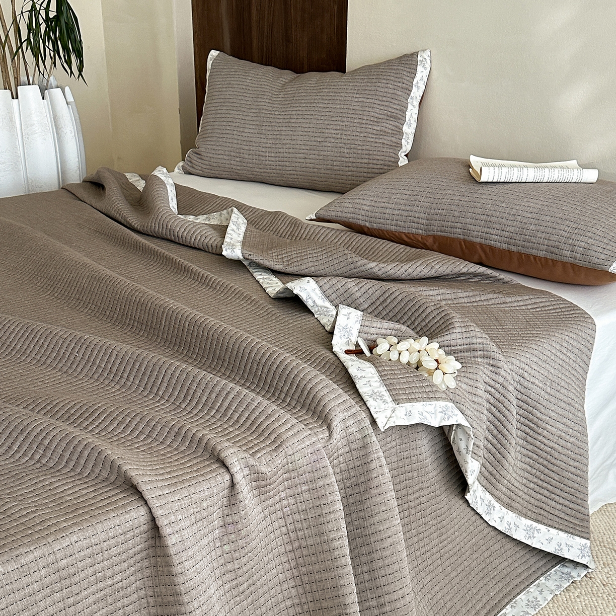 91家纺网 家纺一手货源 找家纺 （总）漫时光 2026新款全棉穿绳提花床盖-慢织