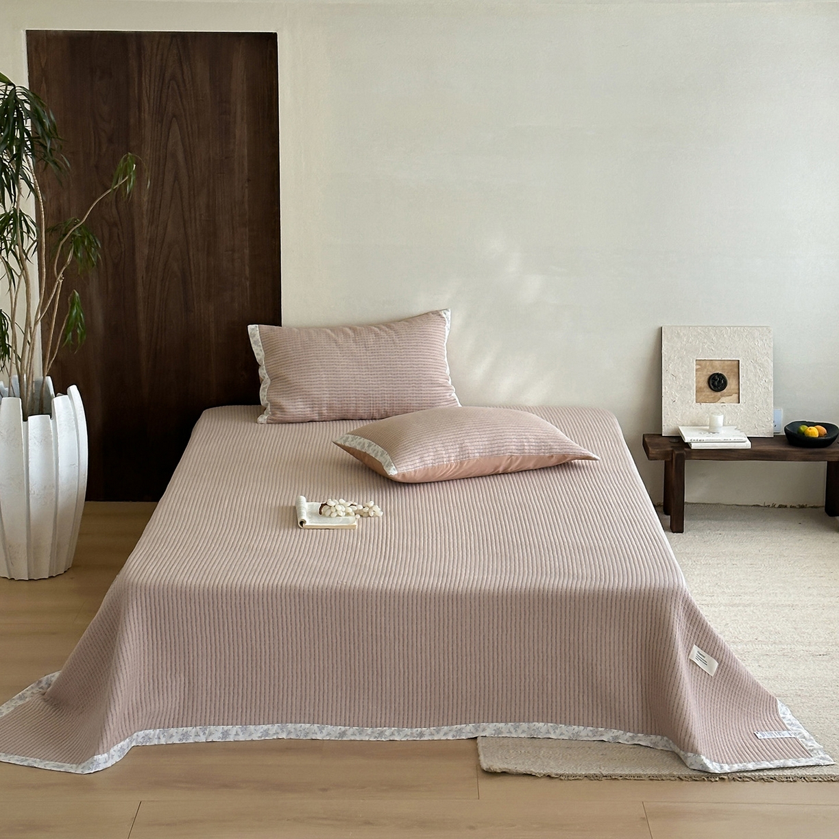 91家纺网 家纺一手货源 找家纺 漫时光 2026新款全棉穿绳提花床盖-慢织 慢织-粉糯