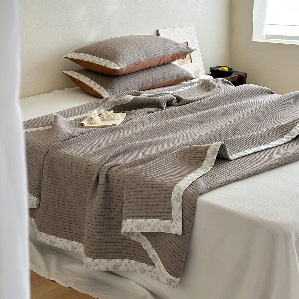 91家纺网 家纺一手货源 找家纺 漫时光 2026新款全棉穿绳提花床盖-慢织 慢织-暖棕