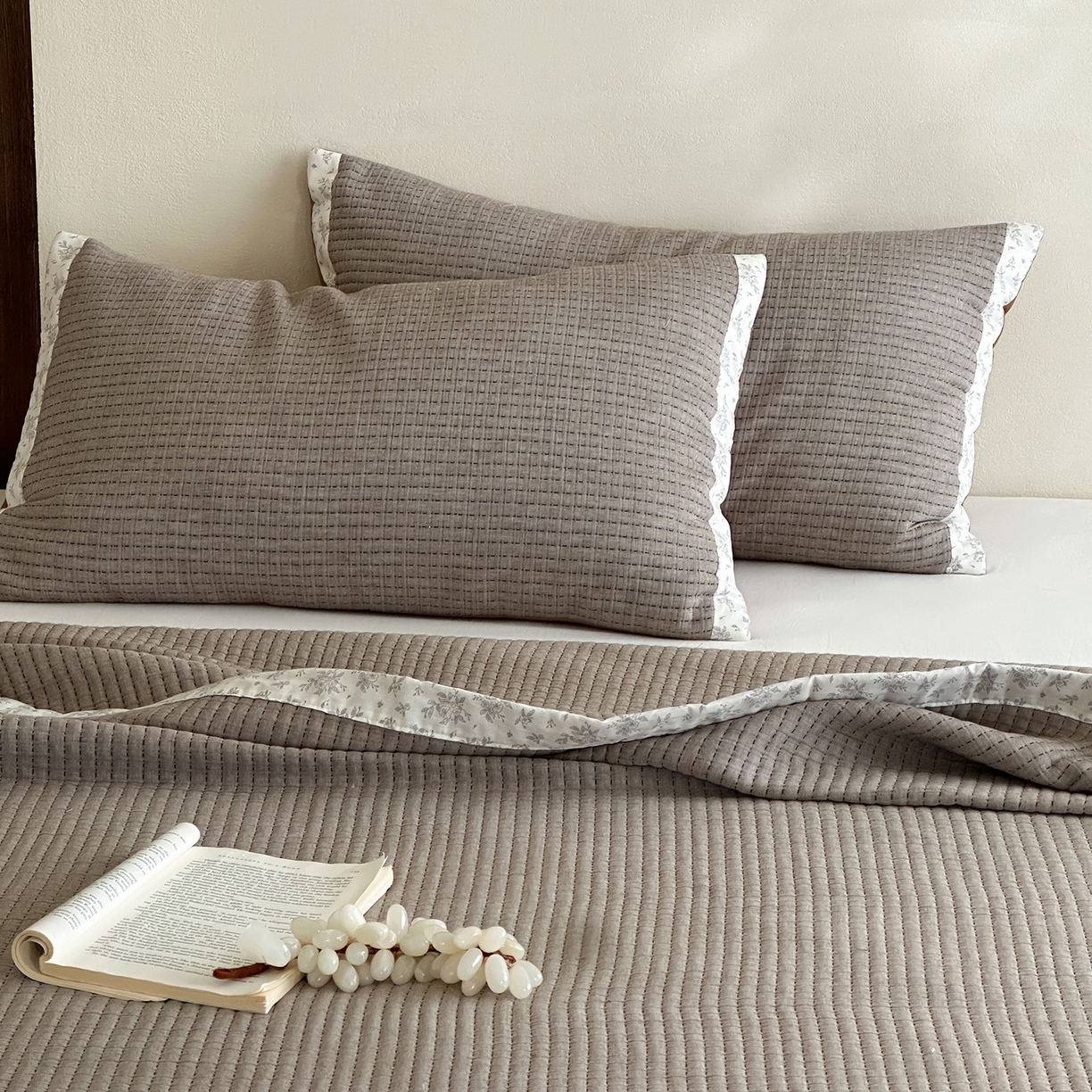 91家纺网 家纺一手货源 找家纺 漫时光 2026新款全棉穿绳提花床盖-慢织 慢织-暖棕