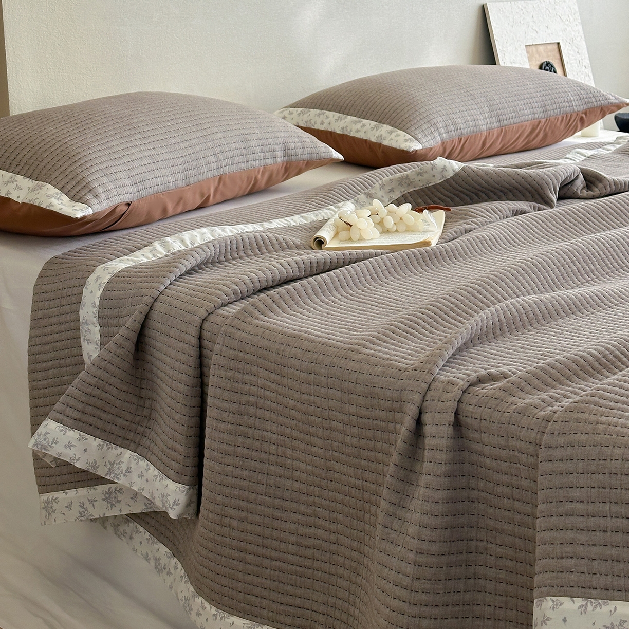 91家纺网 家纺一手货源 找家纺 漫时光 2026新款全棉穿绳提花床盖-慢织 慢织-暖棕
