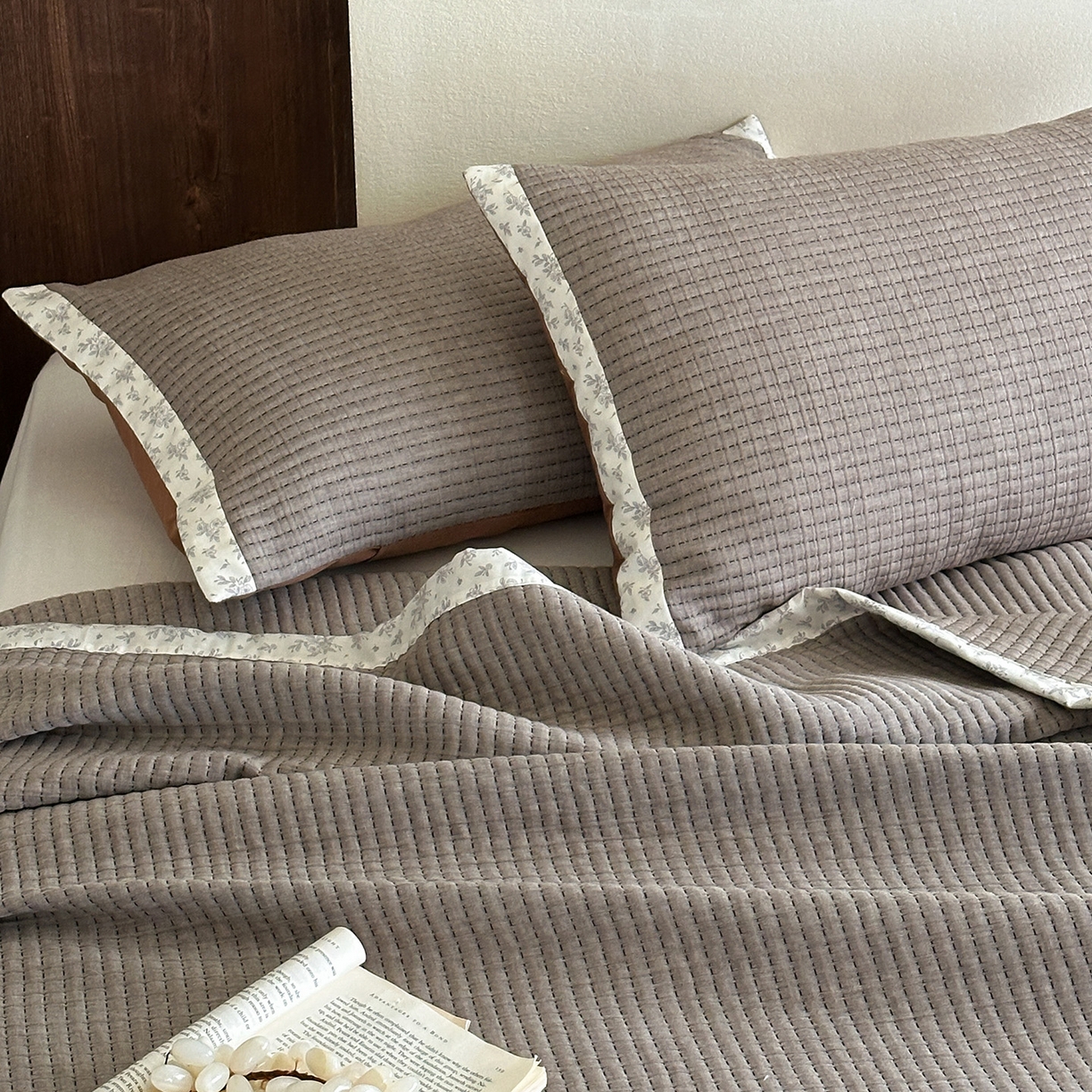 91家纺网 家纺一手货源 找家纺 漫时光 2026新款全棉穿绳提花床盖-慢织 慢织-暖棕