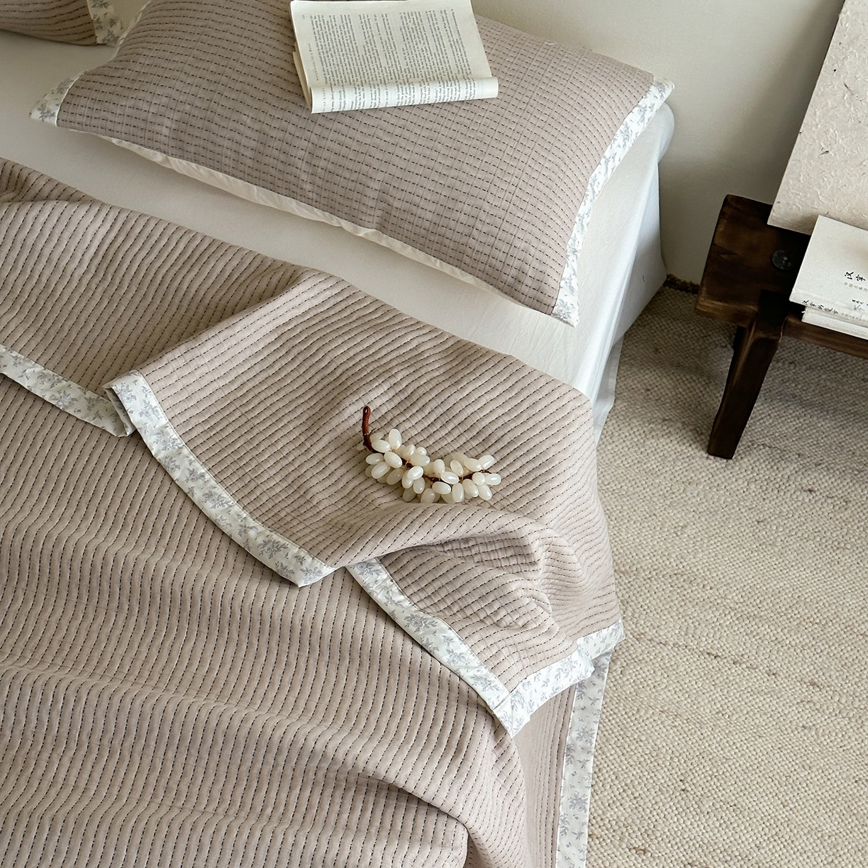 91家纺网 家纺一手货源 找家纺 漫时光 2026新款全棉穿绳提花床盖-慢织 慢织-浅棕