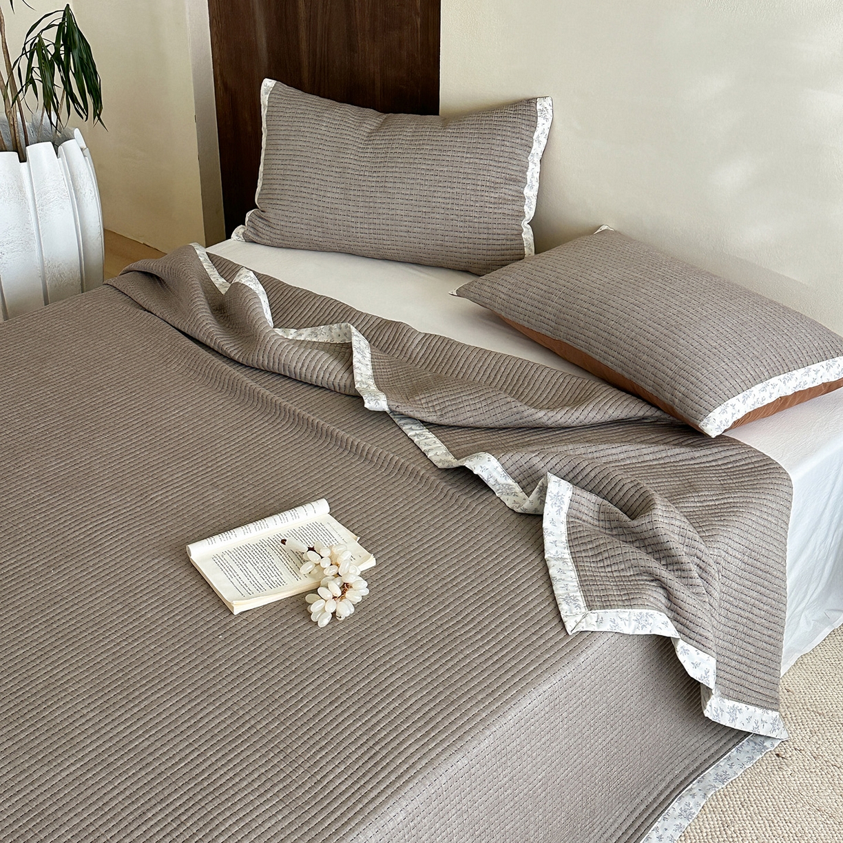 91家纺网 家纺一手货源 找家纺 漫时光 2026新款全棉穿绳提花床盖-慢织 慢织-暖棕