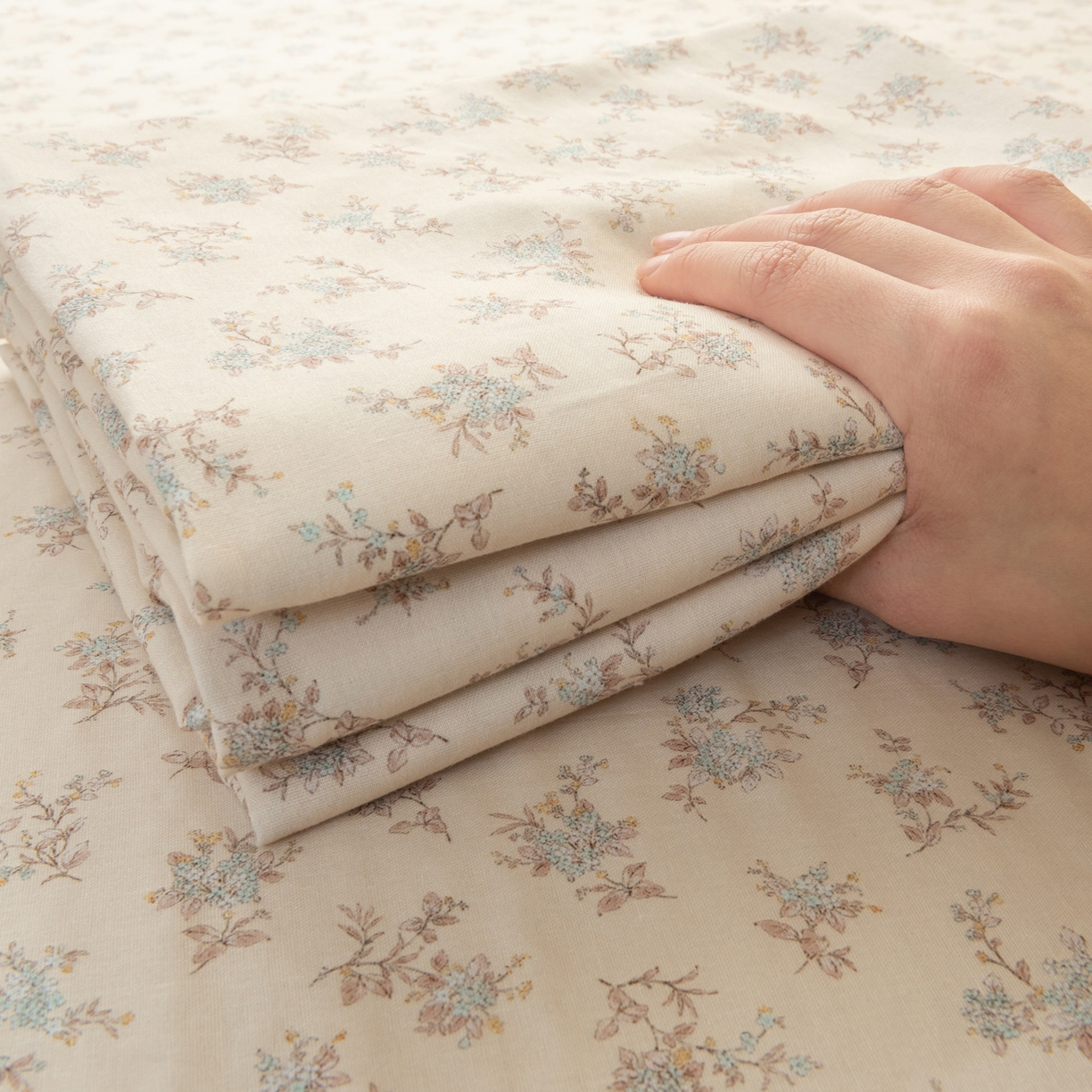 91家纺网 家纺一手货源 找家纺 雯雨家纺 2026新款全棉有氧双层纱床单 全棉双层纱床单-落影迷香