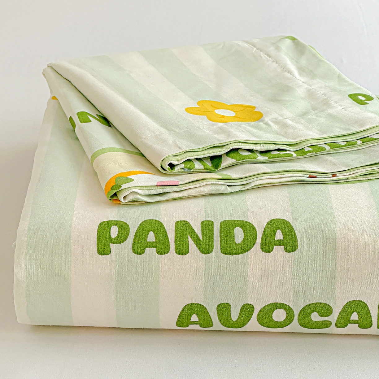 91家纺网 家纺一手货源 找家纺 恩泽家纺 2026春夏新款全棉纯棉12868印花四件套及单品系列-单床单床单单件 熊猫与牛油果