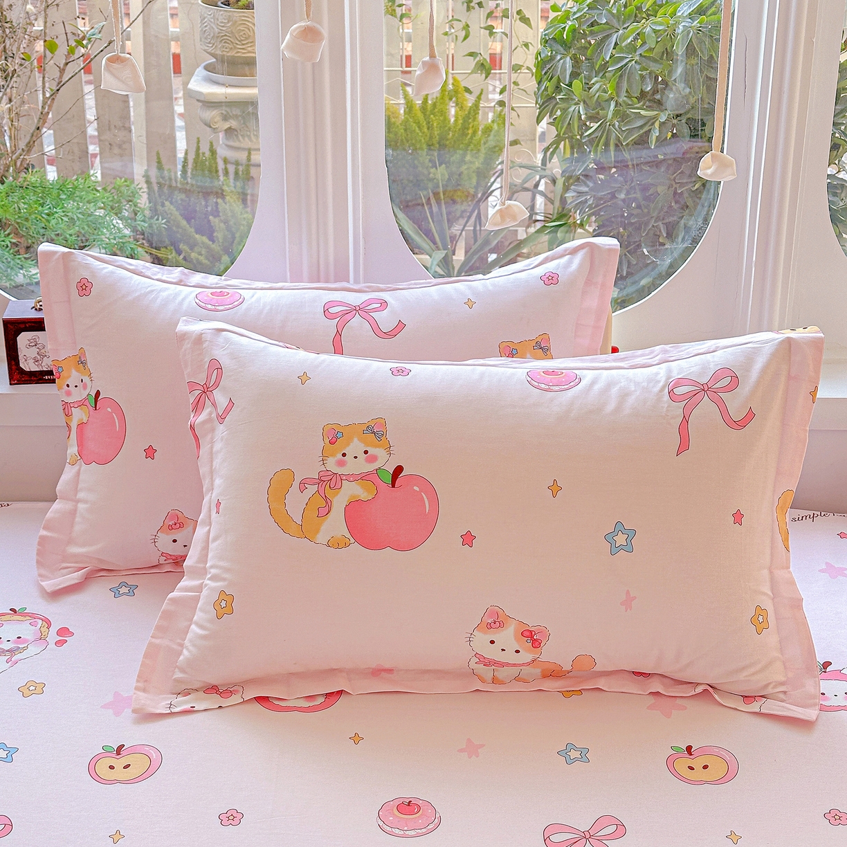 91家纺网 家纺一手货源 找家纺 恩泽家纺 2026春夏新款全棉纯棉12868印花四件套及单品系列-单枕套枕套单件 苹果小猫咪