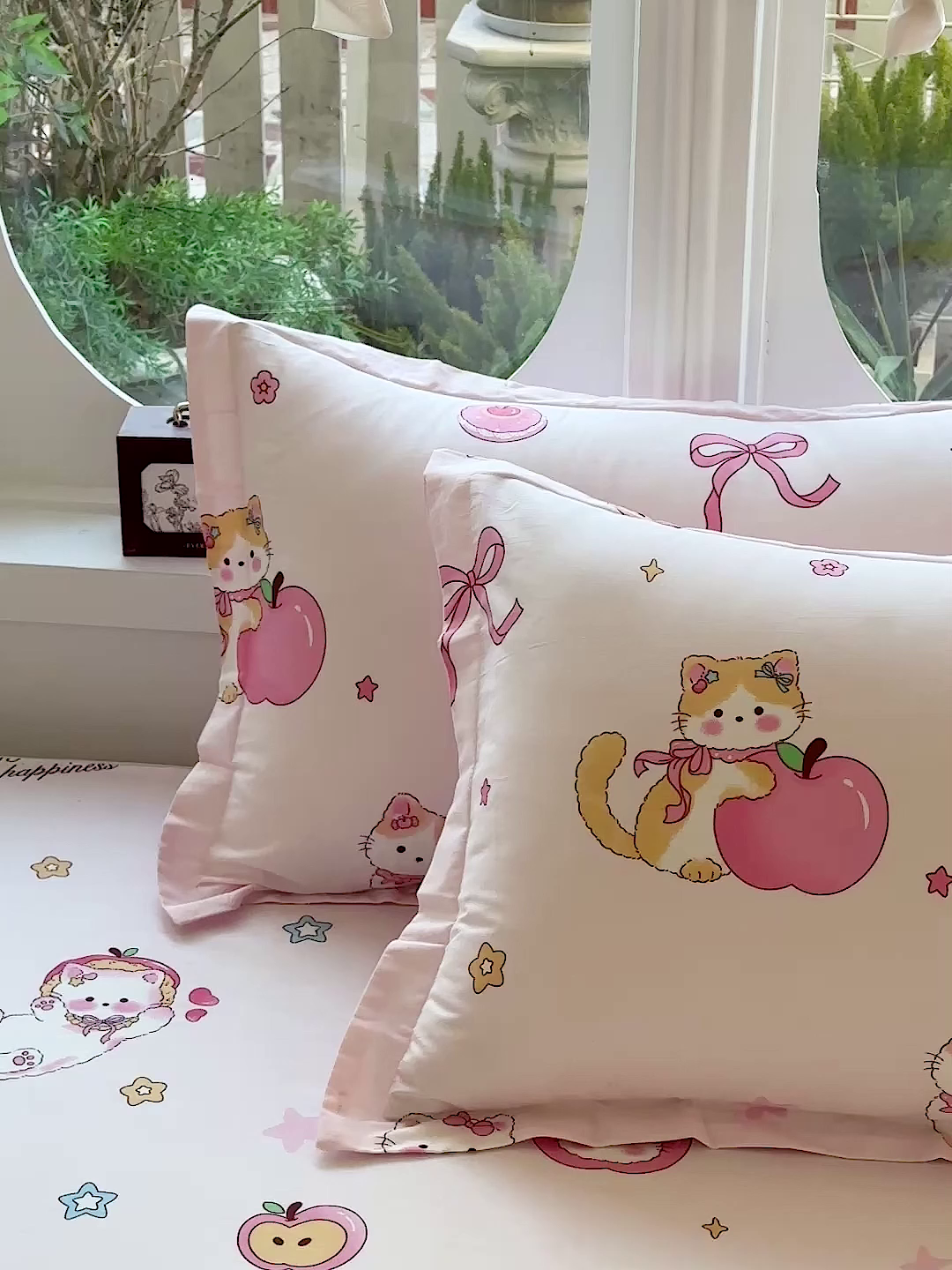 91家纺网 家纺一手货源 找家纺 恩泽家纺 2026春夏新款全棉纯棉12868印花四件套及单品系列-单枕套枕套单件 苹果小猫咪