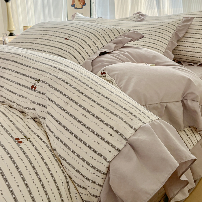 91家纺网 家纺一手货源 找家纺 斯卡诺家纺 2026新款韩版花边古法水洗仿棉床盖四件套花边床单四件套 灰樱桃-韩版花边