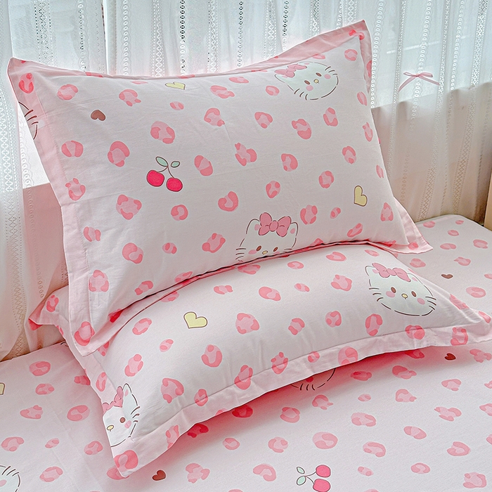 91家纺网 家纺一手货源 找家纺 恩泽家纺 2026春夏新款全棉纯棉12868印花四件套及单品系列-单枕套枕套单件 时尚猫咪粉