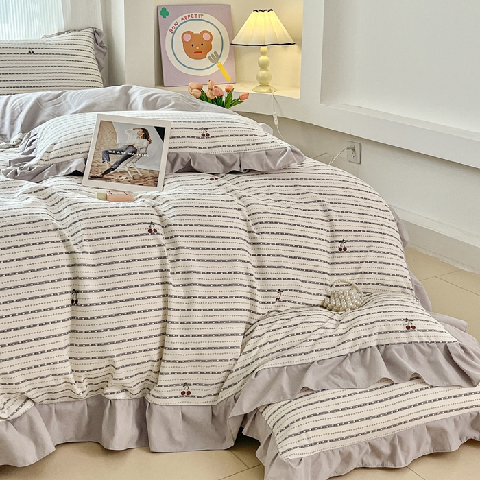 91家纺网 家纺一手货源 找家纺 斯卡诺家纺 2026新款韩版花边古法水洗仿棉床盖四件套花边床单四件套 灰樱桃-韩版花边