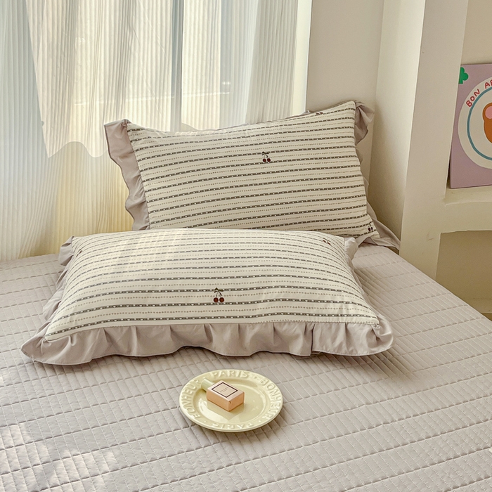 91家纺网 家纺一手货源 找家纺 斯卡诺家纺 2026新款韩版花边古法水洗仿棉床盖四件套花边床单四件套 灰樱桃-韩版花边