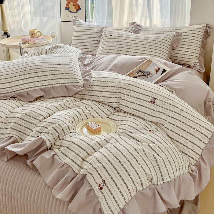 91家纺网 家纺一手货源 找家纺 斯卡诺家纺 2026新款韩版花边古法水洗仿棉床盖四件套花边床单四件套 灰樱桃-韩版花边