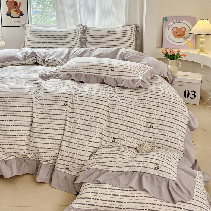 91家纺网 家纺一手货源 找家纺 斯卡诺家纺 2026新款韩版花边古法水洗仿棉床盖四件套花边床单四件套 灰樱桃-韩版花边