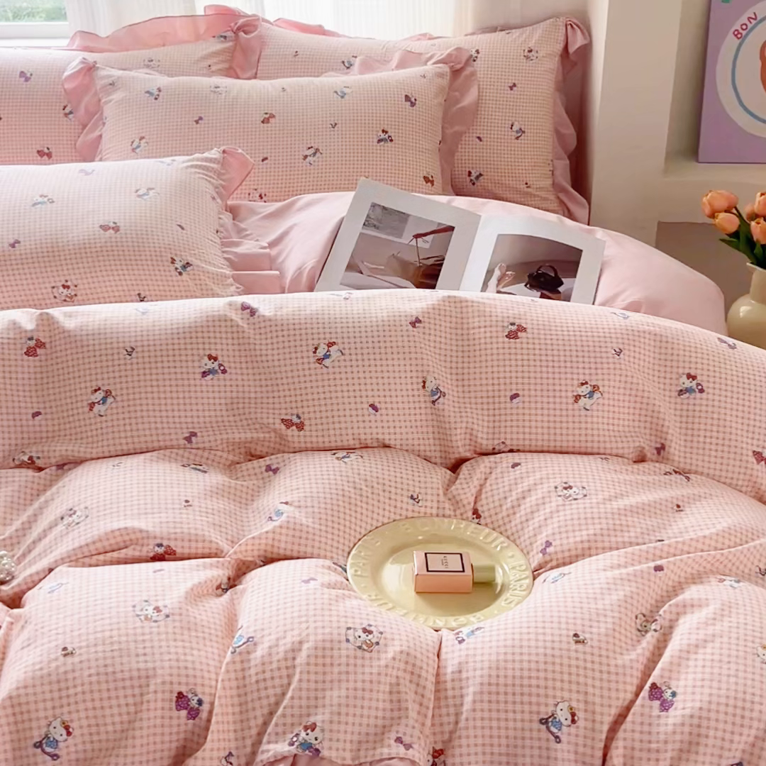 91家纺网 家纺一手货源 找家纺 斯卡诺家纺 2026新款韩版花边古法水洗仿棉床盖四件套花边床单四件套 凯蒂猫-韩版花边