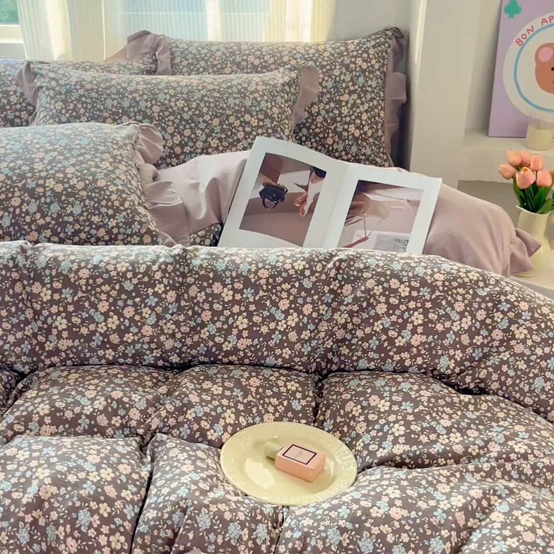 91家纺网 家纺一手货源 找家纺 斯卡诺家纺 2026新款韩版花边古法水洗仿棉床盖四件套花边床单四件套 漫野-韩版花边