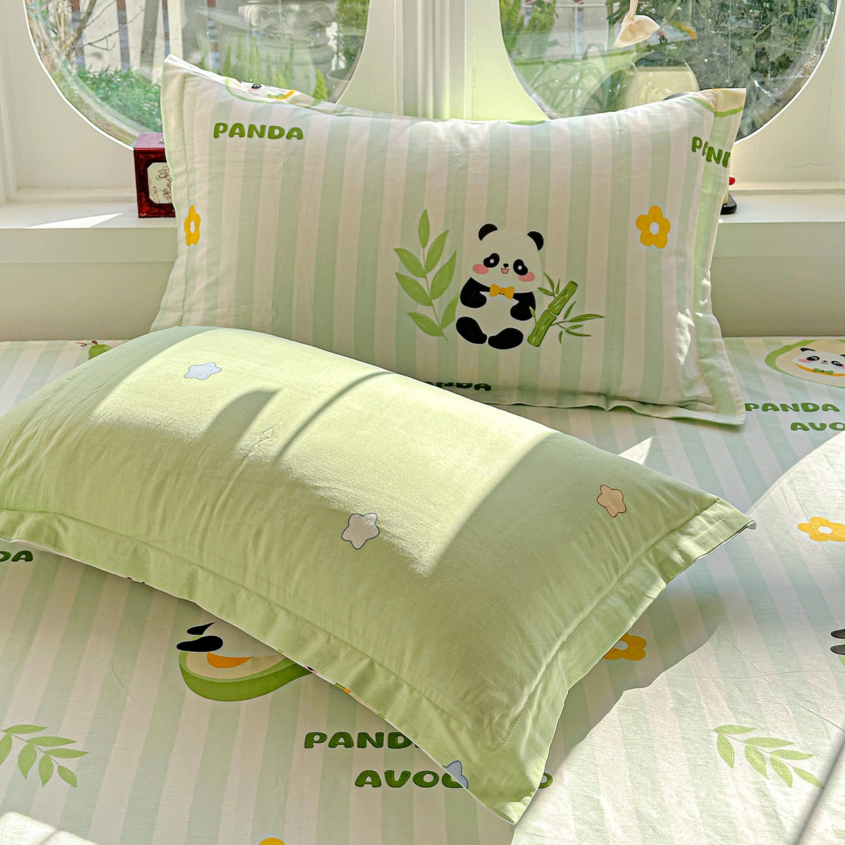 91家纺网 家纺一手货源 找家纺 恩泽家纺 2026春夏新款全棉纯棉12868印花四件套及单品系列-单枕套枕套单件 熊猫与牛油果