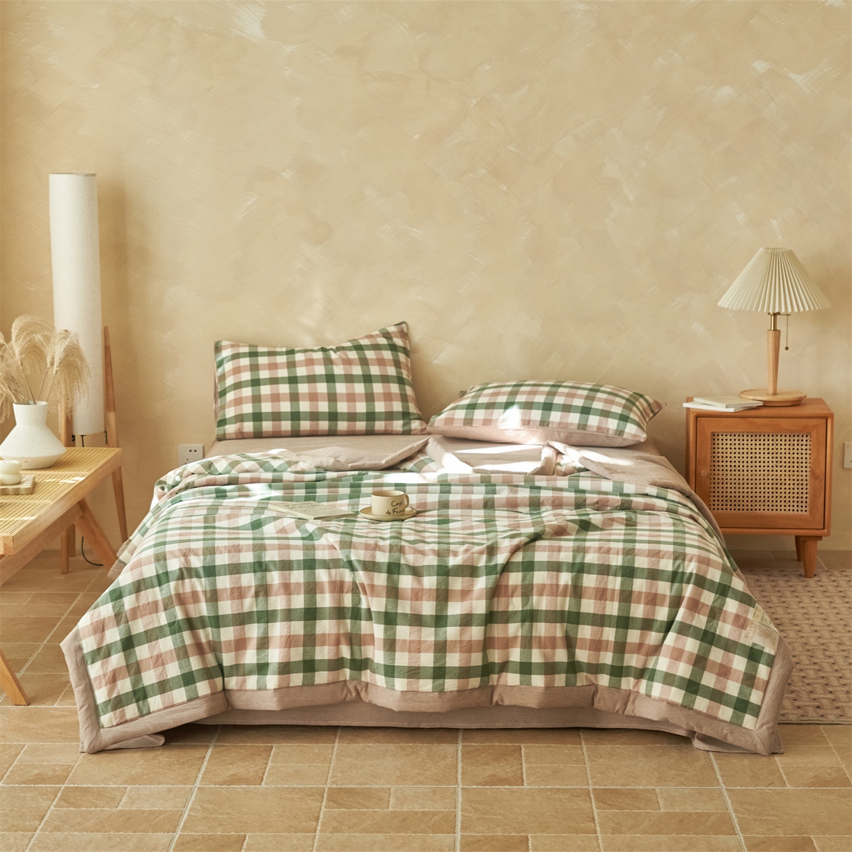 91家纺网 家纺一手货源 找家纺 恒爱家纺 2026新款A类色织全棉水洗夏被四件套 HA绿棕格