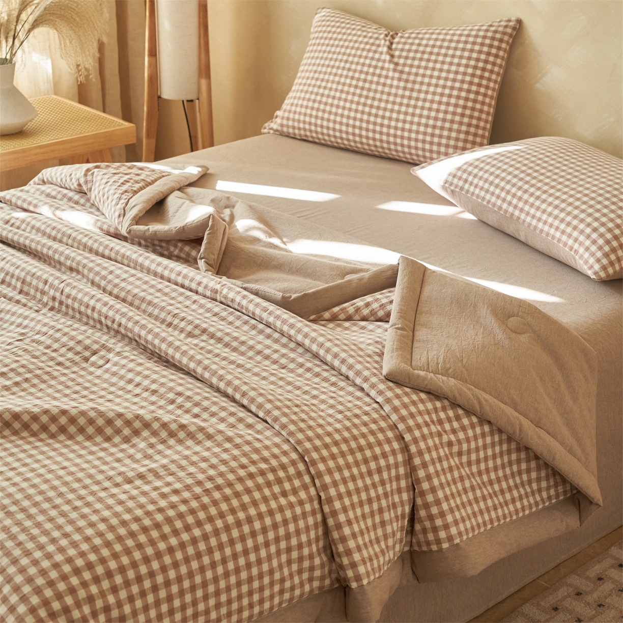 91家纺网 家纺一手货源 找家纺 恒爱家纺 2026新款A类色织全棉水洗夏被四件套 HA驼小格