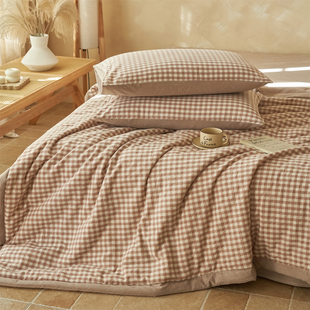 91家纺网 家纺一手货源 找家纺 恒爱家纺 2026新款A类色织全棉水洗夏被四件套 HA驼小格