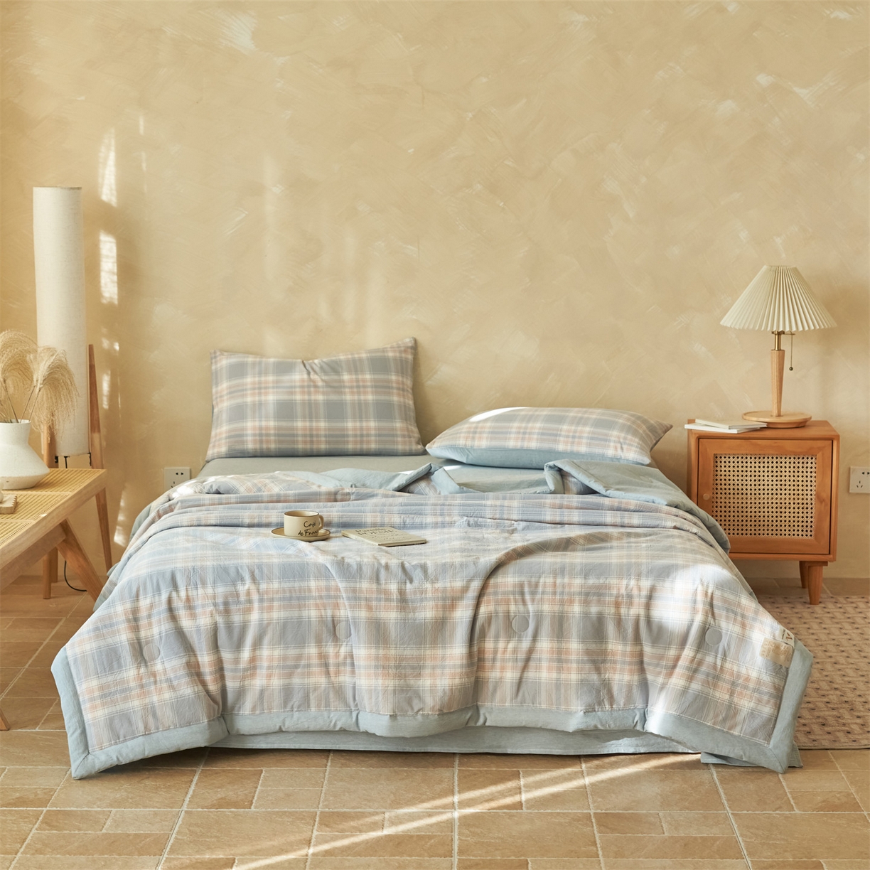 91家纺网 家纺一手货源 找家纺 恒爱家纺 2026新款A类色织全棉水洗夏被四件套 NLS娇气-蓝