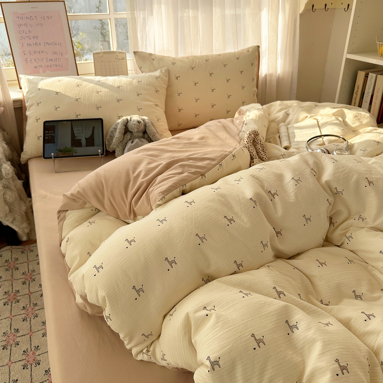 91家纺网 家纺一手货源 找家纺 初夏家纺 2026 古法仿棉水洗四件套A类被罩床单三件套床上用品卡通可爱【提供买家秀】 线条长颈鹿