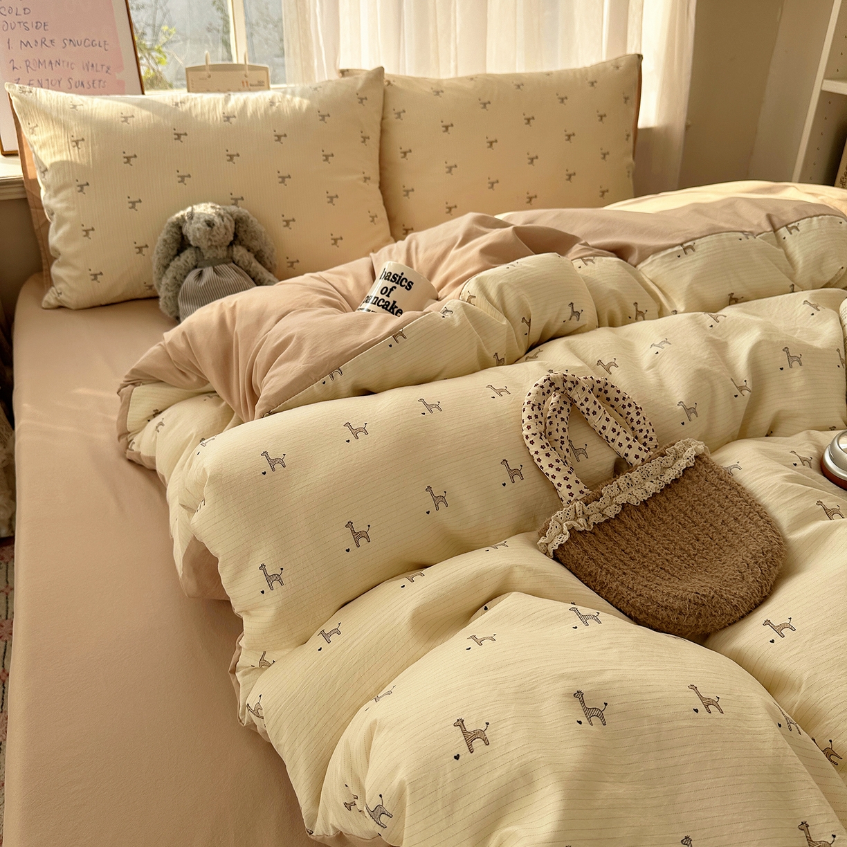 91家纺网 家纺一手货源 找家纺 初夏家纺 2026 古法仿棉水洗四件套A类被罩床单三件套床上用品卡通可爱【提供买家秀】 线条长颈鹿