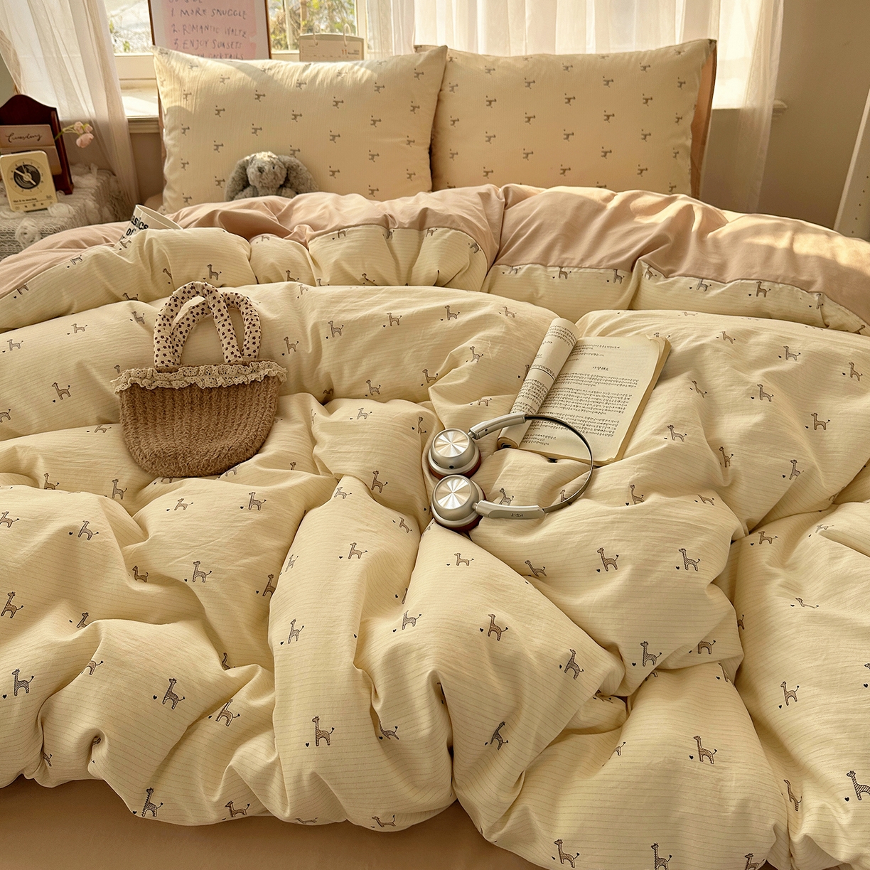 91家纺网 家纺一手货源 找家纺 初夏家纺 2026 古法仿棉水洗四件套A类被罩床单三件套床上用品卡通可爱【提供买家秀】 线条长颈鹿