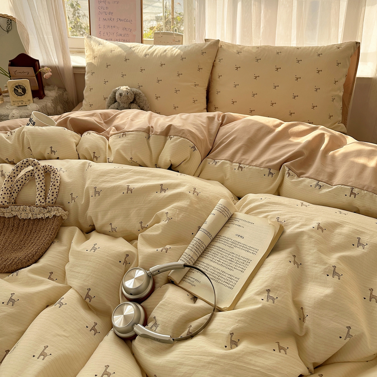 91家纺网 家纺一手货源 找家纺 初夏家纺 2026 古法仿棉水洗四件套A类被罩床单三件套床上用品卡通可爱【提供买家秀】 线条长颈鹿