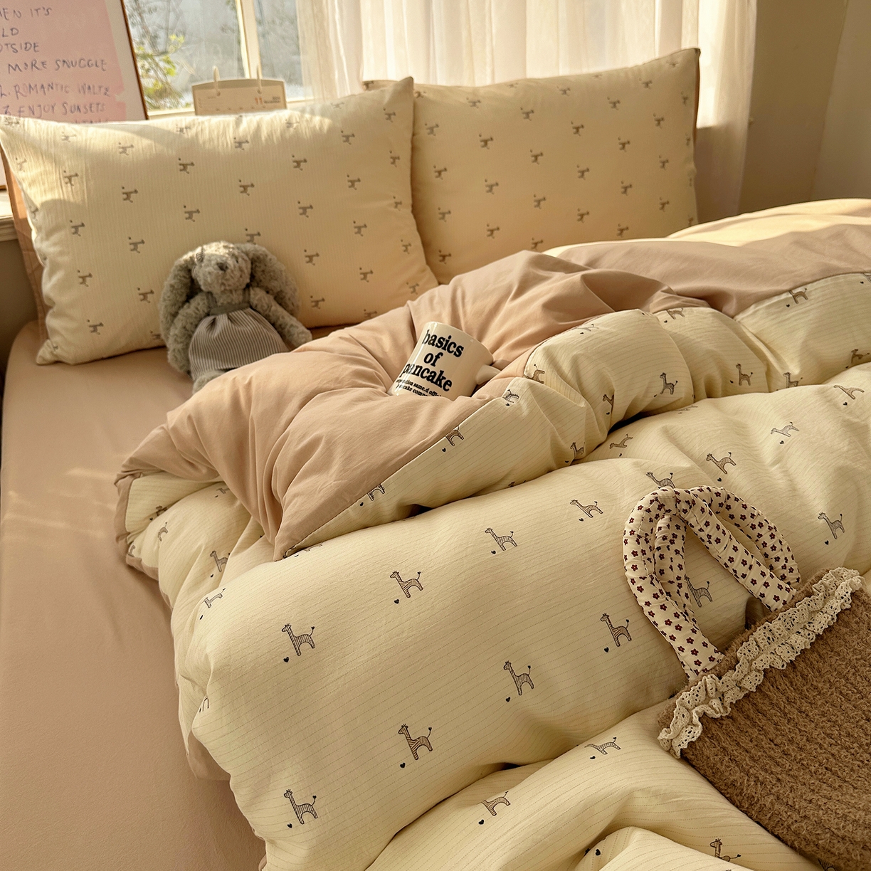 91家纺网 家纺一手货源 找家纺 初夏家纺 2026 古法仿棉水洗四件套A类被罩床单三件套床上用品卡通可爱【提供买家秀】 线条长颈鹿