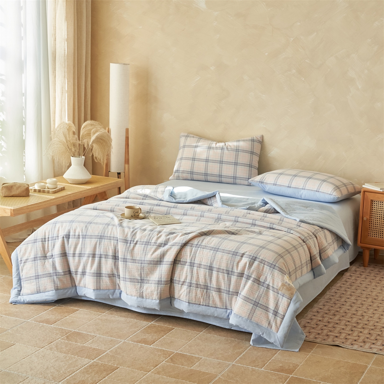 91家纺网 家纺一手货源 找家纺 恒爱家纺 2026新款A类色织全棉水洗夏被四件套 NS春野-粉蓝