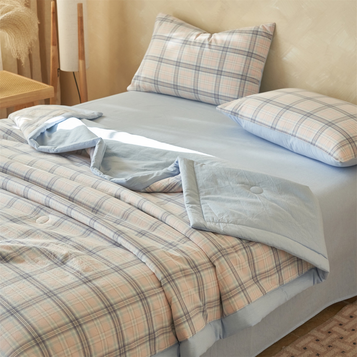 91家纺网 家纺一手货源 找家纺 恒爱家纺 2026新款A类色织全棉水洗夏被四件套 NS春野-粉蓝