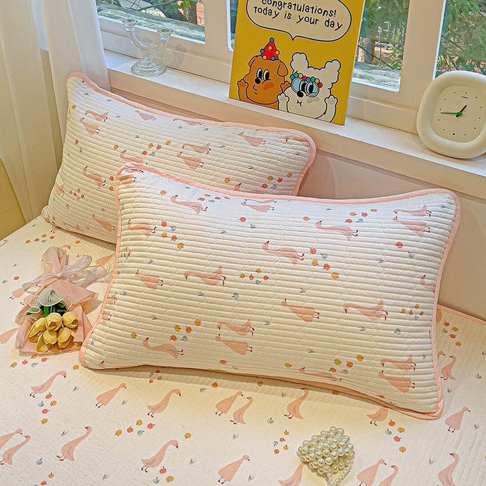 91家纺网 家纺一手货源 找家纺 漫时光 2026新款全棉新疆棉花夹层枕套单品 可爱鸭