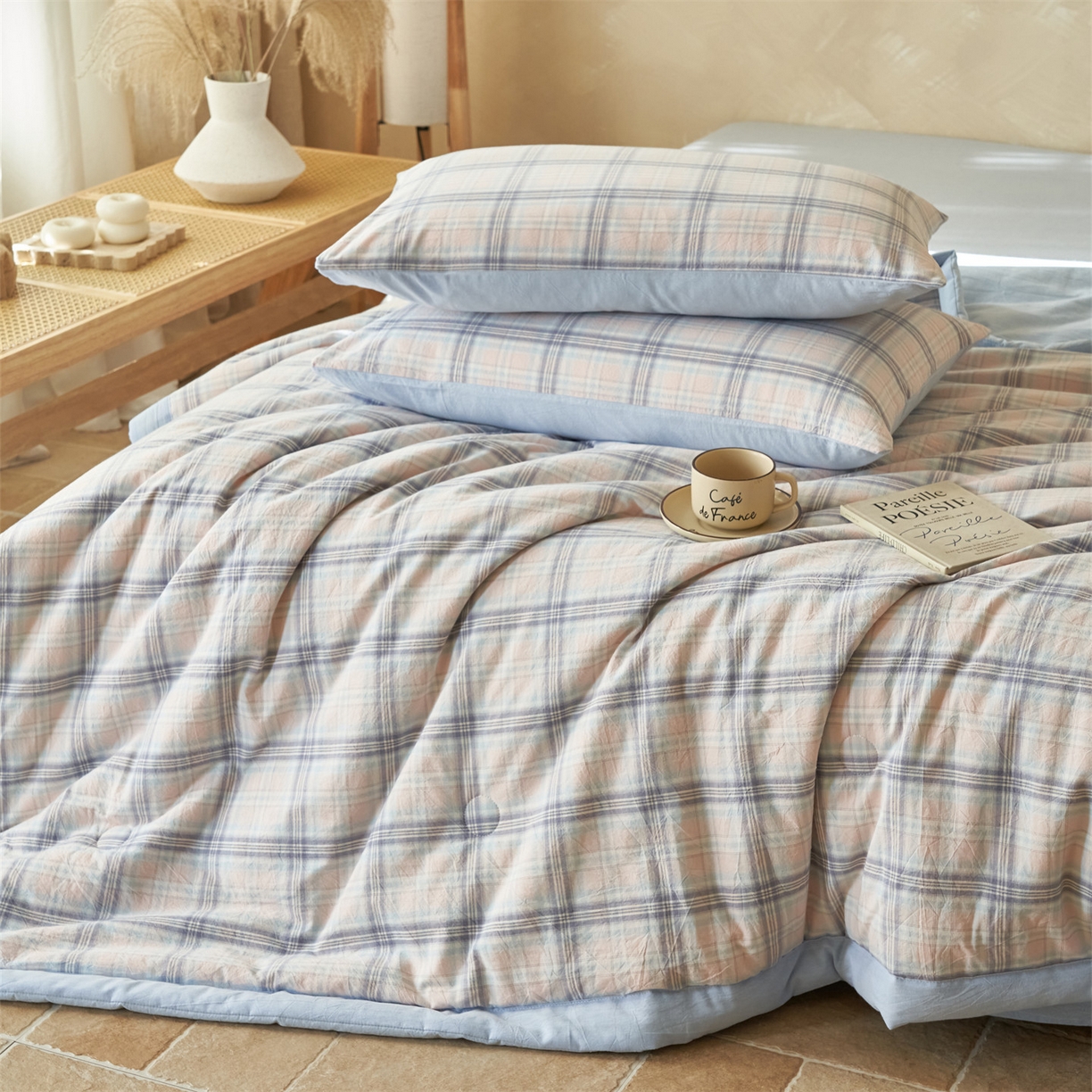 91家纺网 家纺一手货源 找家纺 恒爱家纺 2026新款A类色织全棉水洗夏被四件套 NS春野-粉蓝