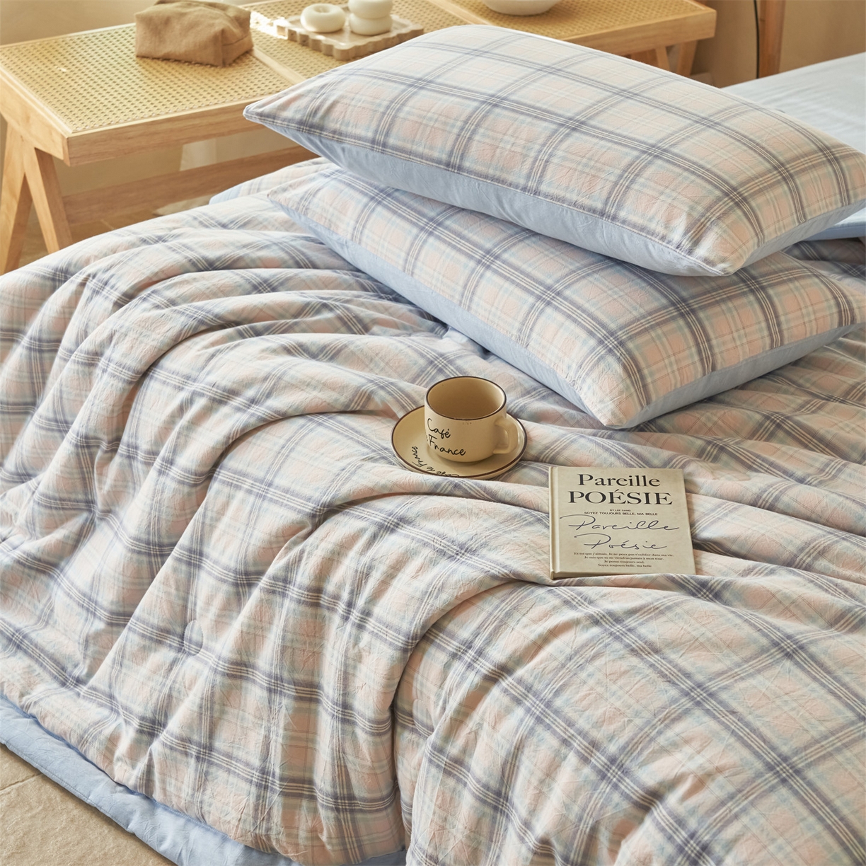 91家纺网 家纺一手货源 找家纺 恒爱家纺 2026新款A类色织全棉水洗夏被四件套 NS春野-粉蓝