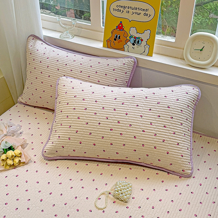 91家纺网 家纺一手货源 找家纺 漫时光 2026新款全棉新疆棉花夹层枕套单品 小草莓