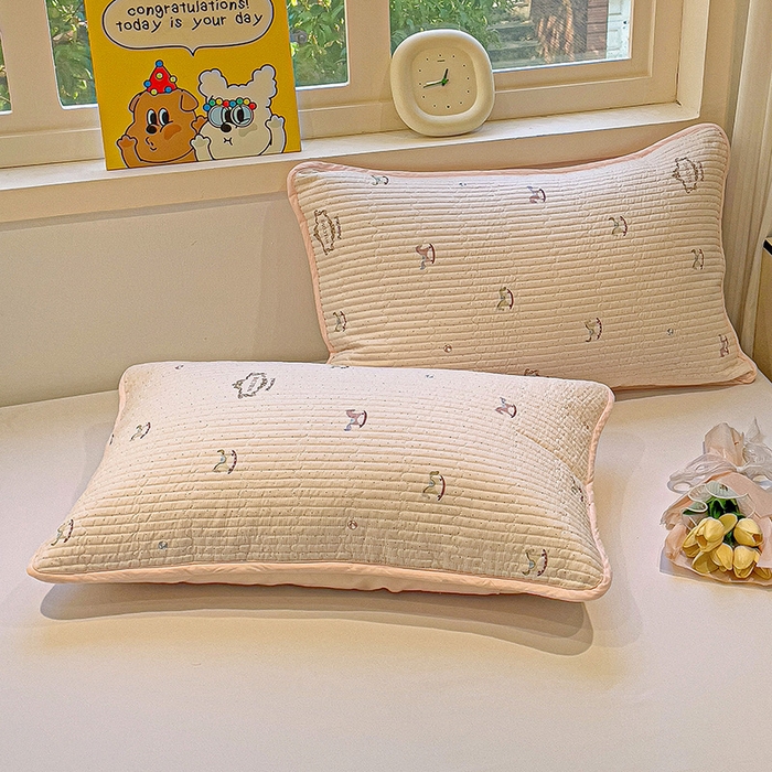 91家纺网 家纺一手货源 找家纺 漫时光 2026新款全棉新疆棉花夹层枕套单品 旋转木马