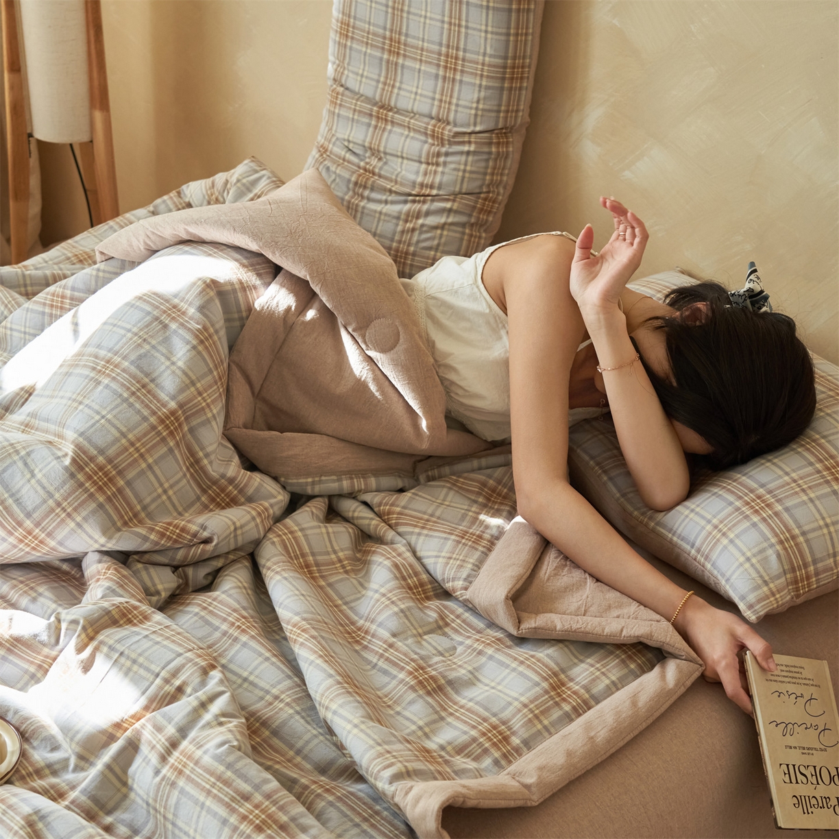 91家纺网 家纺一手货源 找家纺 恒爱家纺 2026新款A类色织全棉水洗夏被四件套 NS春野-咖